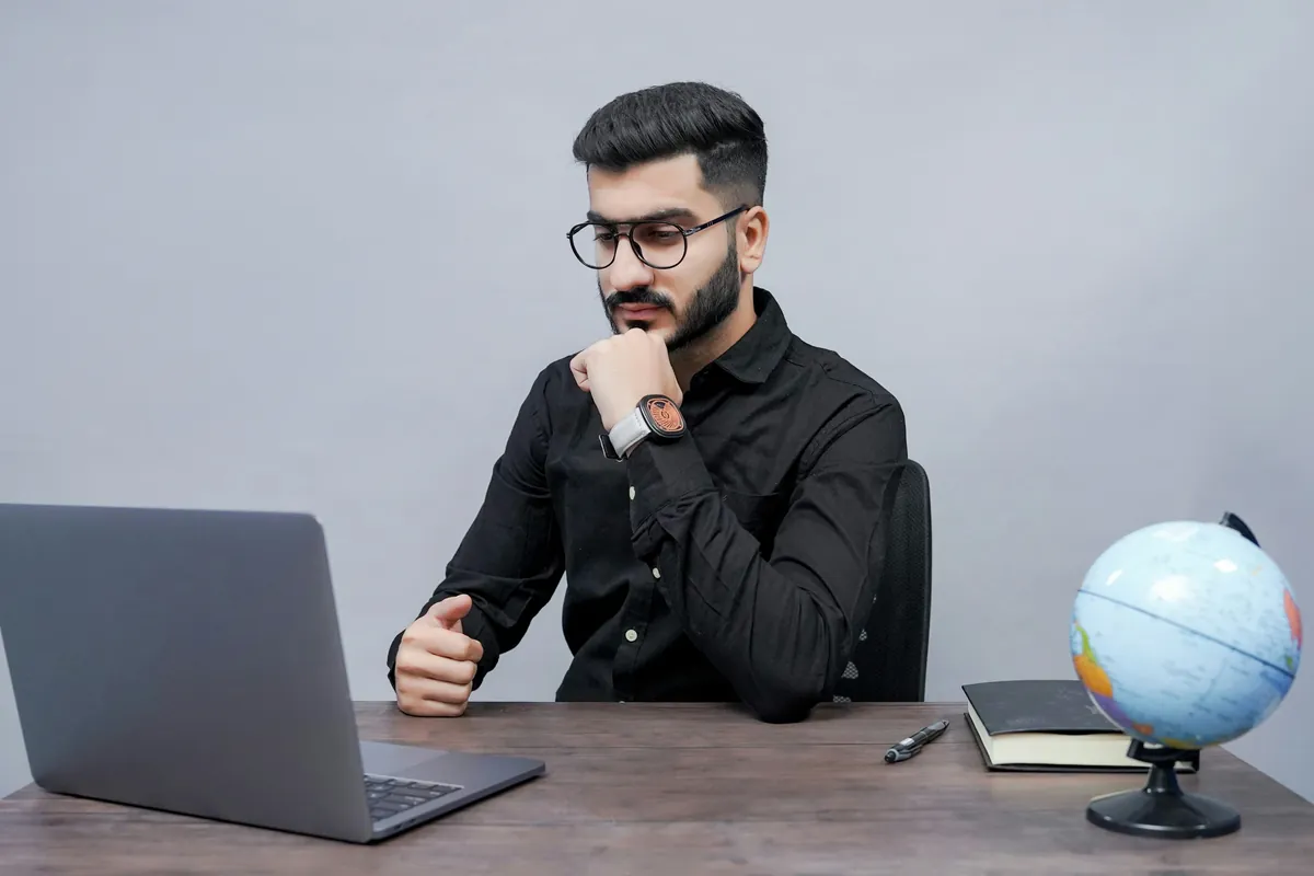 Market analyst researching countries and buyer demand
